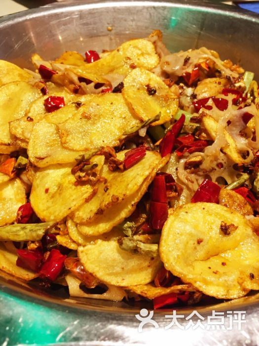 东百附近美食(东百中心美食负二层)