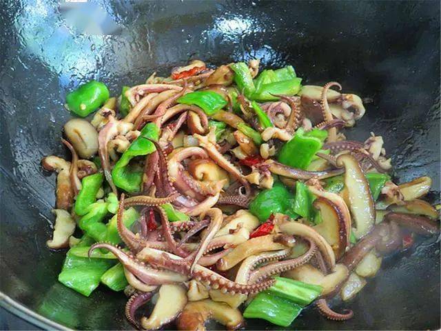 爆炒海鲜的做法大全(饭店的爆炒海鲜是怎么做的)