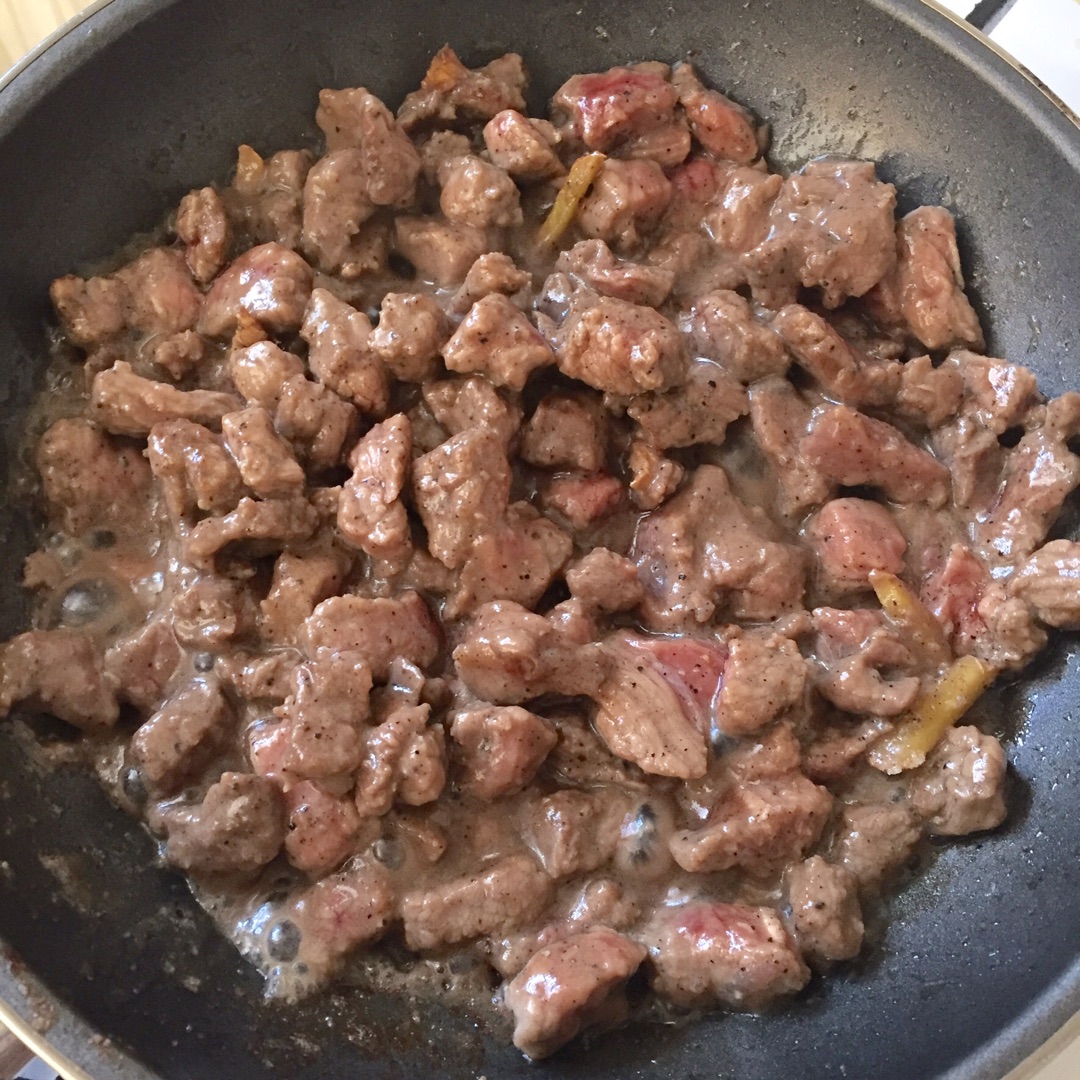 湘菜炒牛肉做法(湘菜爆炒鸡块的做法)