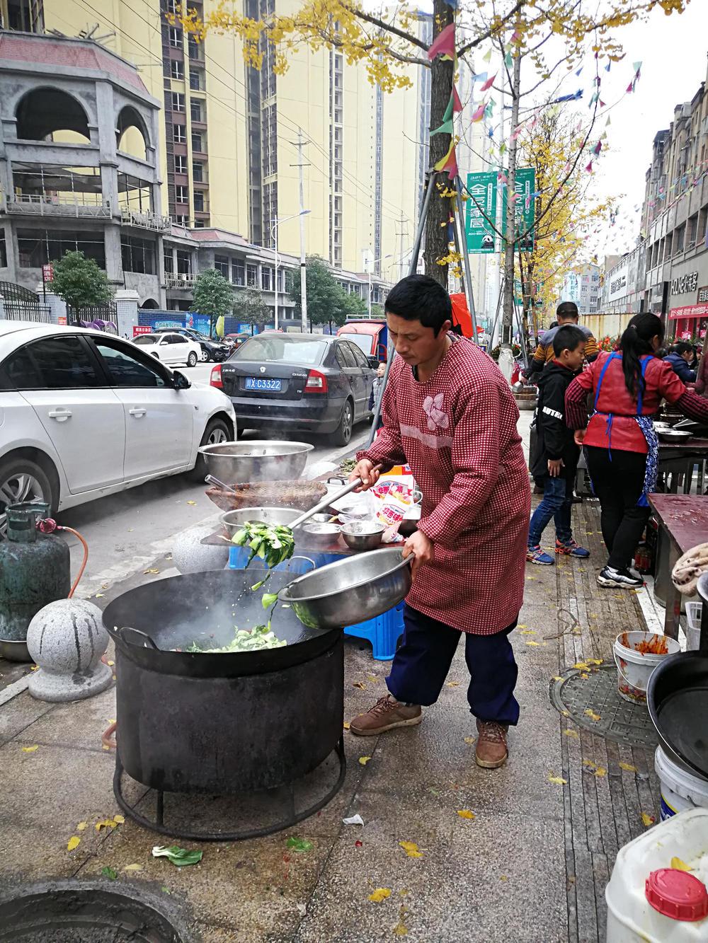 蒸菜厨师求职(正宗浏阳蒸菜加盟配厨师)