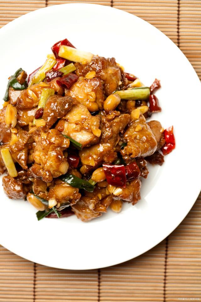 宫保鸡丁是甜的吗川菜(宫保鸡丁是甜味还是咸味)