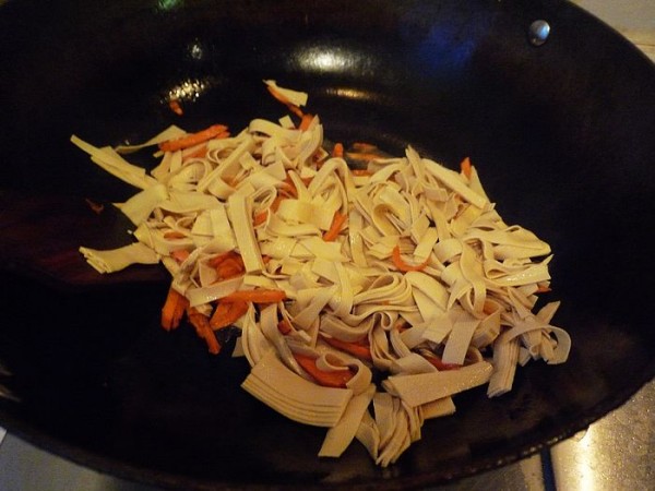 豆腐皮的简单做法大全(豆腐皮的简单做法大全图片)