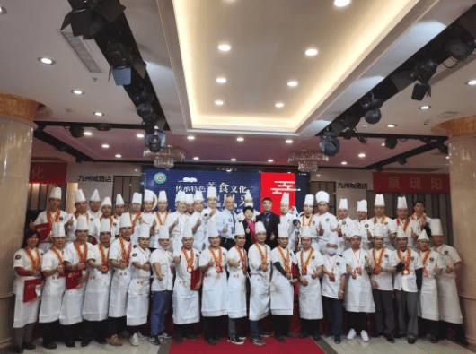 急招粤菜厨师(急招粤菜厨师包吃住8千)