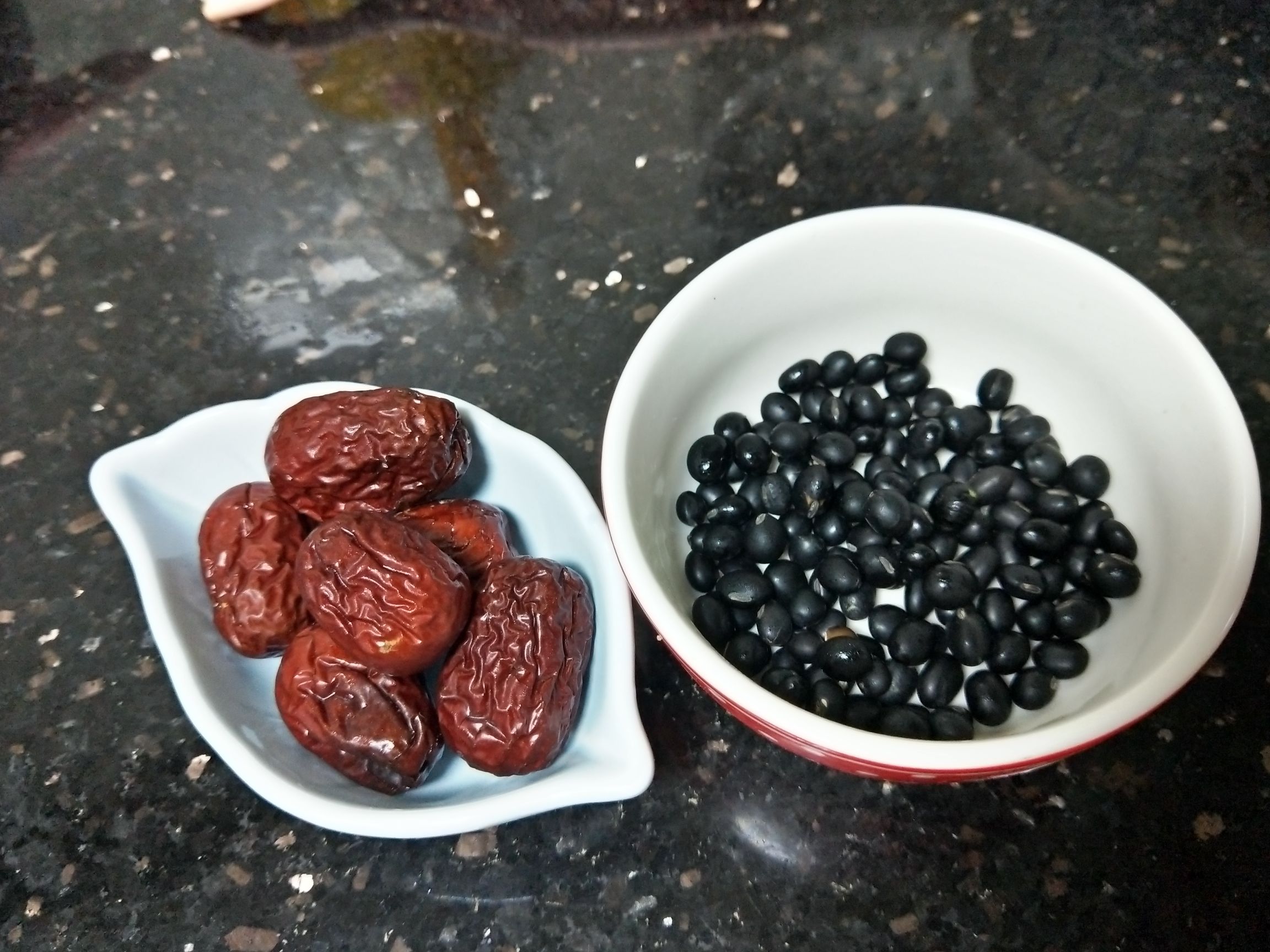 黑豆榨汁做法大全(黑豆榨汁做法大全视频)