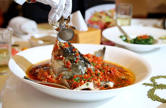 湘菜大厨(湘菜大厨芹菜炒牛肉的做法视频)