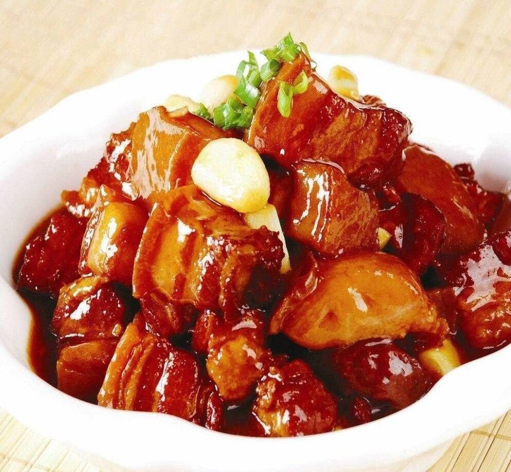 川菜红烧羊肉的做法及配料(川菜红烧羊肉的做法及配料大全)