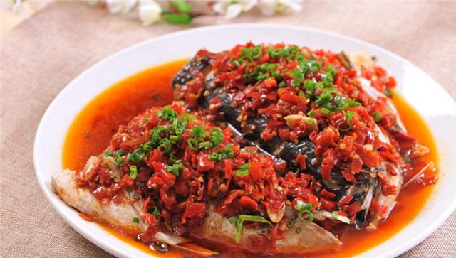 湘菜剁椒鱼头做法(大厨剁椒鱼头的做法视频)