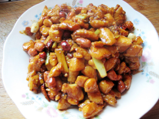 宫保鸡丁是甜的吗川菜(宫保鸡丁到底是什么口味)